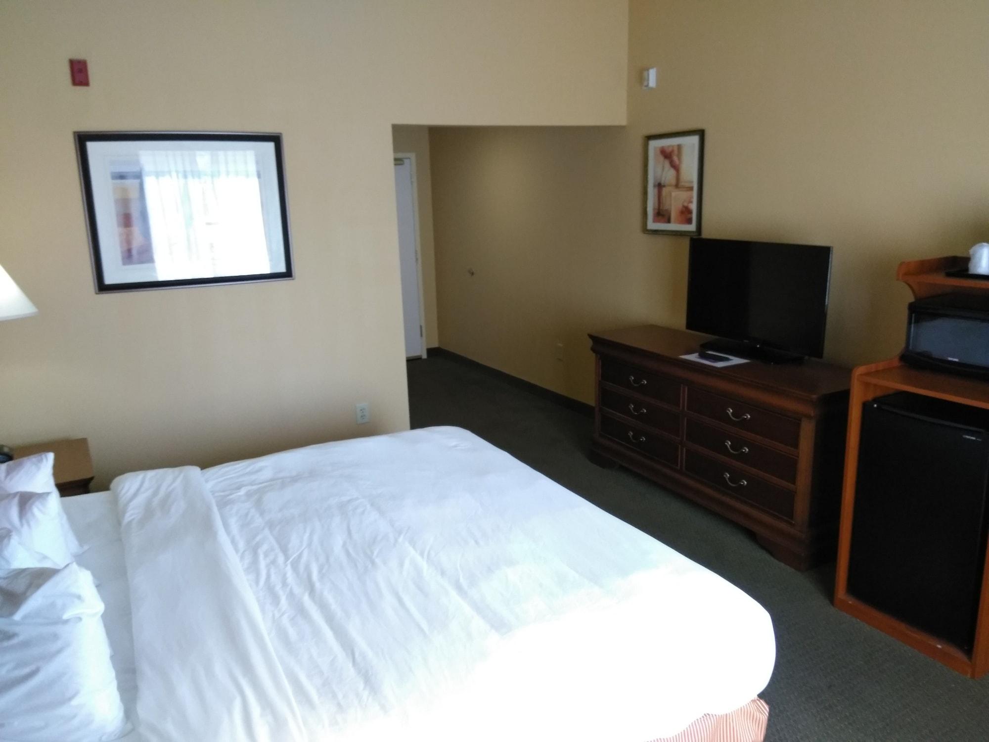 Baymont By Wyndham Clinton Hotel Luaran gambar